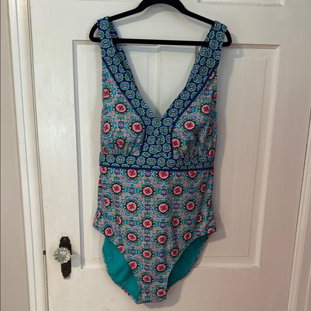Catalina NWOT Colorful Women's One Piece Swim Suit Swimsuit Size 3X 22W-24W